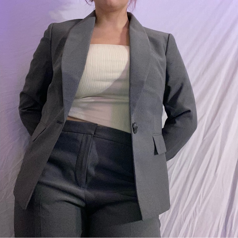 Le Suit Grey Dressy Jacket and Pants Set Suit